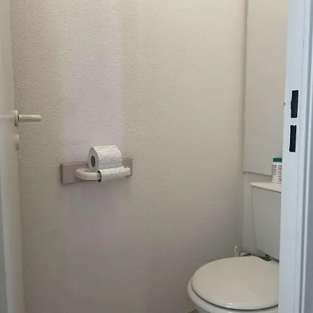 2 Pieces Avec Piscine - 4 Couchages, Juan Les Pins - Fr-1-252-190 *